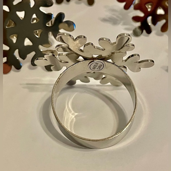 ❄️ 8Pc Silver Snowflake Napkin Holders - Picture 8 of 10